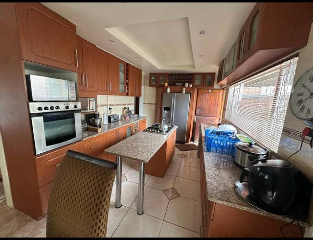 3 BEDROOM FREESTANDING FOR SALE IN WOODLANDS